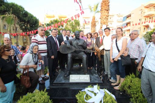 izmir Narlıdere Neşet Ertaş Heykeli ve Parkı Açıldı Kırşehirliler Derneği