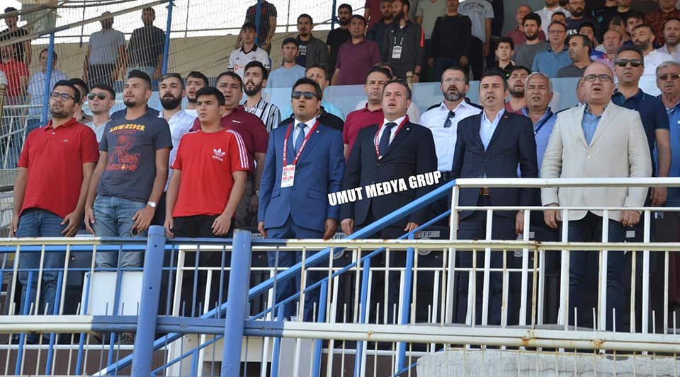 Kırşehir Belediyespor 0-3 Tuzlaspor Maçındaydık. Dünya Kırşehirliler Dernek Başkanı Ünal KAYA ile beraberindeki heyet ile birlikte Tuzla Belediyesi Tesislerinde protokolde yerini alarak takımımızı desteklediler.