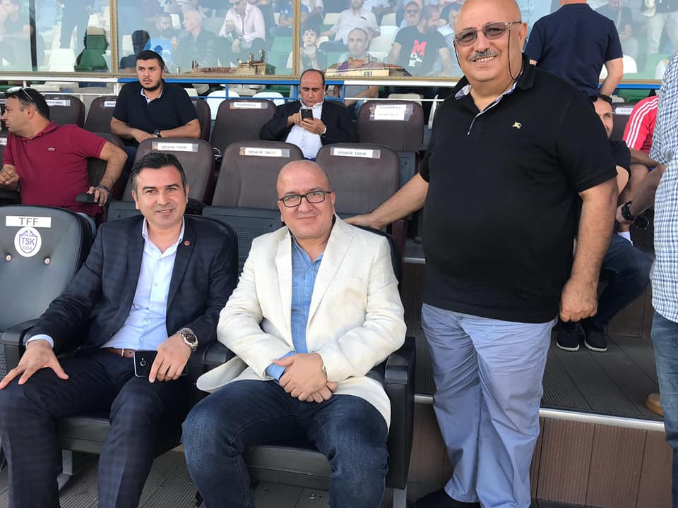 Kırşehir Belediyespor 0-3 Tuzlaspor Maçındaydık. Dünya Kırşehirliler Dernek Başkanı Ünal KAYA ile beraberindeki heyet ile birlikte Tuzla Belediyesi Tesislerinde protokolde yerini alarak takımımızı desteklediler.