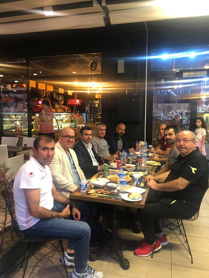 Kırşehir Belediyespor Teknik Heyetimiz ve Futbolcularımızı misafir ederek Kırşehir'e yolcu ettik.  Allah kimsenin emeğini zayi eylemesin.