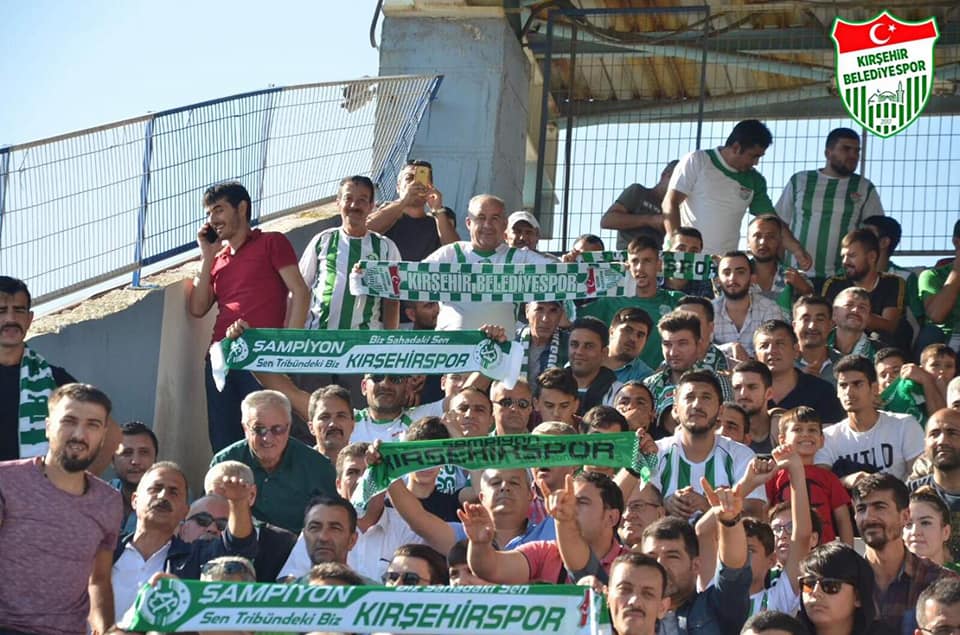 Kırşehir Belediyespor 0-3 Tuzlaspor Maçındaydık. Dünya Kırşehirliler Dernek Başkanı Ünal KAYA ile beraberindeki heyet ile birlikte Tuzla Belediyesi Tesislerinde protokolde yerini alarak takımımızı desteklediler.