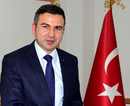 İnsan yetiştirmek, aynı zamanda bir Medeniyet, bir Kültür İnşaasıdır.